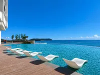 Beachfront Seaview Suite | Cenang | Super King Bed