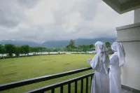 Regenta Resort & Spa By Riverside, Chitwan - vue sur la montagne