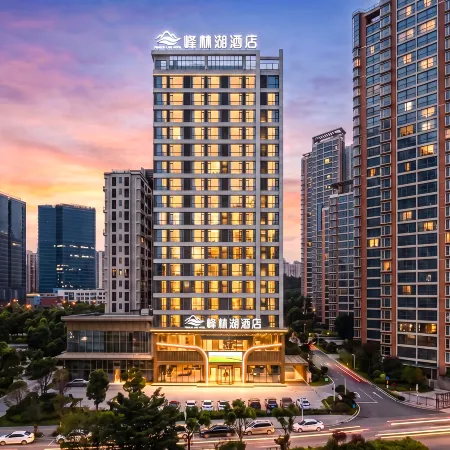Peak Forest Lake Hotel (Xingyi South Railway Station & Wanfenglin Airport Branch)