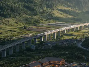 ZANG WANG CUAN QI Resort Hotel (Huanglong Jiuzhai High-Speed Railway Station)