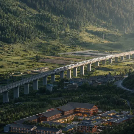 ZANG WANG CUAN QI Resort Hotel (Huanglong Jiuzhai High-Speed Railway Station)