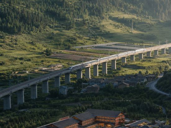 ZANG WANG CUAN QI Resort Hotel (Huanglong Jiuzhai High-Speed Railway Station)