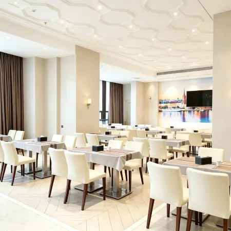 Vienna International Hotel (Xinxing new city square)
