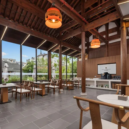 Liuchixiang Rezen Blossom Hotel