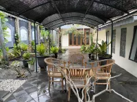 Omah Tentrem By Slow Living - parking