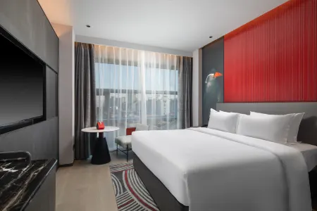 Radisson Red Wuxi Nanchang Street Ancient Canal Отели в г. Уси