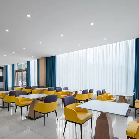 Vienna 3 Best Hotel (Shaoshan Dadao South Railway Station)