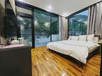 Zhashui Manling Homestay Отели в г. Чжашуй
