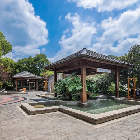 Howard Johnson Dongqian Lake Plaza Ningbo -Spring Joy Wing