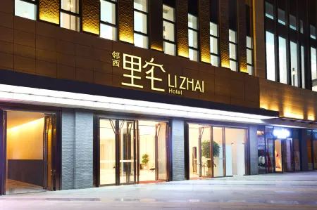 Chengdu Linxili House Hotel (Zhonghai International Jinzhou Road Subway Station) Отели рядом с достопримечательностью «Sichuan Daxue Jincheng College»