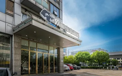 WanYoo Esports Hotel (Nanjing Zhushan Road Subway Station) Hotels in Nanjing