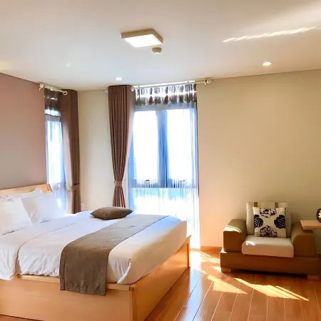 F & F Hotel