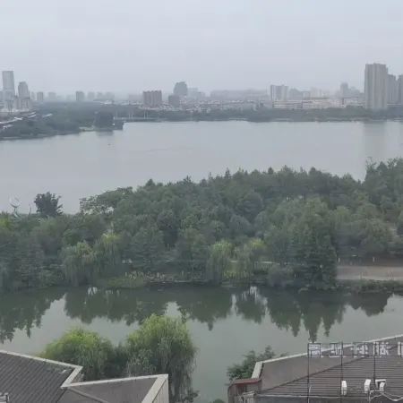 Bense E-sports Homestay (Jiaxing Wanda Plaza)