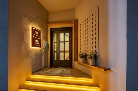 Shangshangju Loft Homestay (Yuncheng Vocational and Technical University Tiaoshan Street Branch) Отели рядом с достопримечательностью «Yuncheng Finance and Economics School»