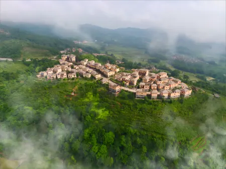 Yuanyang Yuanshe Mulaya Homestay (Terraced Field Scenic Area) Отели рядом с достопримечательностью «Pu Gao Lao Zhai»