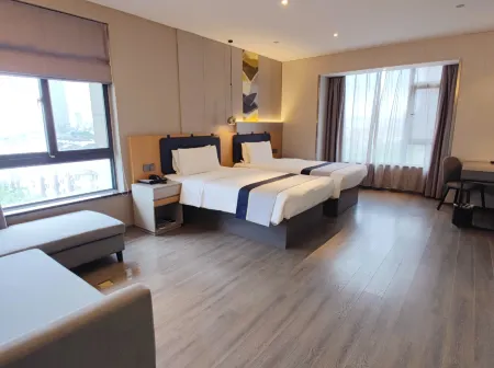 Homeinn Selected Hotel (Jiangyin Wanda Plaza Wuxing Road) Отели рядом с достопримечательностью «Jiangyin Garden»