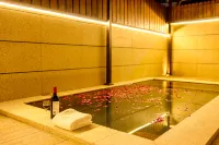 Qingyuan Qintianxi Mountain Private Soup Hot Spring Swimming Pool Resort Villa