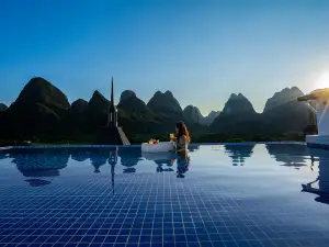 Yangshuo Yulong River Castle