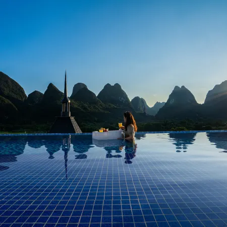 Yangshuo Yulong River Castle