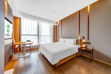 Qingdao Four Seasons Beautiful Scenery Hotel