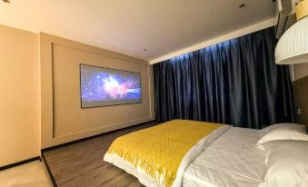 THE DREAM-HOTEL