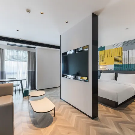 Ni Hao Hotel (Yichun Drum Tower Pedestrian Street Runda International)