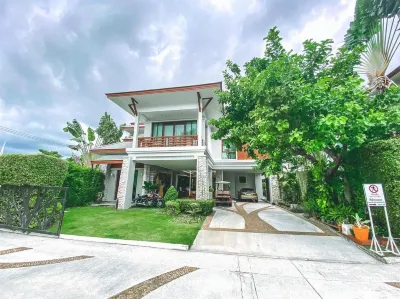 Royal Sammuk Villa Hotels near Atomy Chonburi Beyond Center