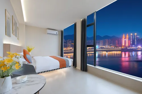 XYA Xinya High Altitude Full River View Homestay (Chongqing Jiefangbei Area Hong Ya Dong)