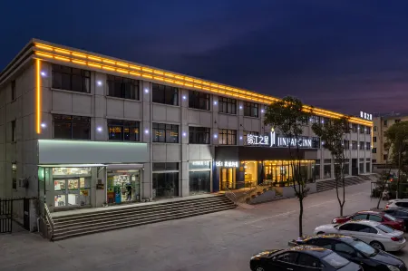 Jinjiang Hotel (Lianshui Hongri Avenue) Отели рядом с достопримечательностью «Nengren Temple»