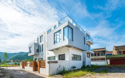 Blue sea and clear sand Hotels in Xiangshan
