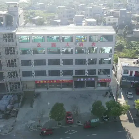 Longchang Town, Zhenfeng County Longteng Hotel Отели в г. Чженьфен