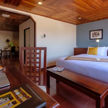 Pakse Hotel & Restaurant Отели в г. Паксе