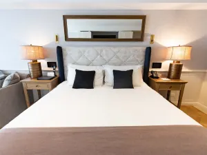 Jonahs Restaurant & Accommodation, Whale Beach