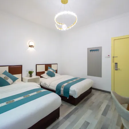 Violet Theme Inn (Zhangjiajie Tianmenshan Cableway Branch)