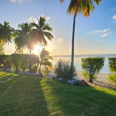 Resort Tava'e Hotels near Akitua