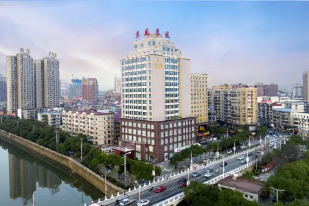 Dongfeng Hotel Отели рядом с достопримечательностью «Zhuangyuanzhou Island»