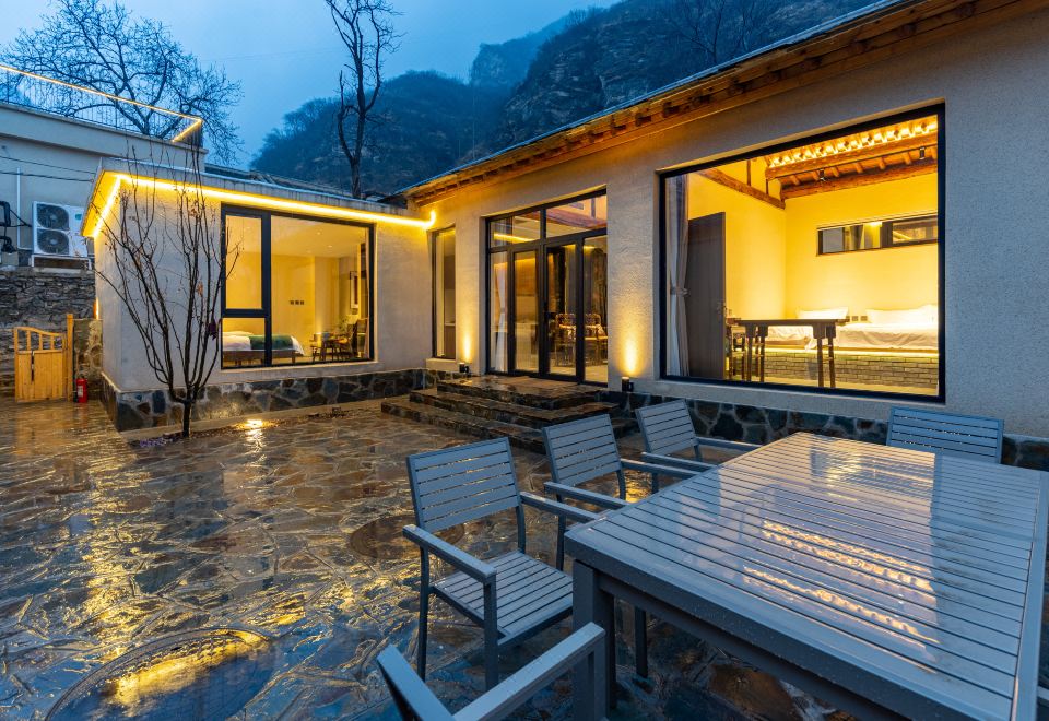 Qianyu Qianxun Homestay의 조경이 잘 된 마당