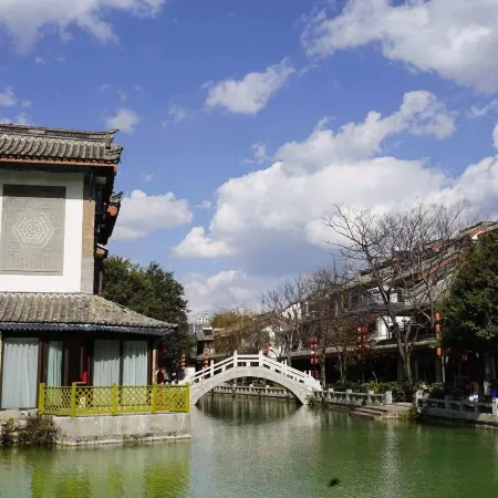 Chuxiong Romantic Time Homestay (Yiren Ancient Town) Отели в г. Чусион