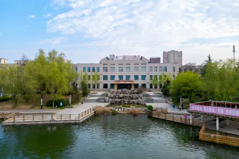 Yucheng Mulan Lake Garden Hotel (Yucheng County Government Store)