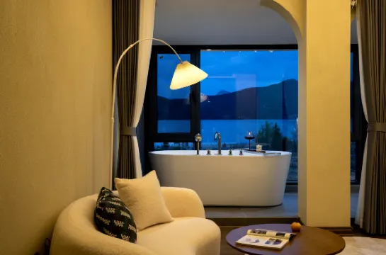 Windy Lake View Resort Hotel