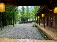 Shanjian Youmingyue Private Hot Spring Homestay (Dujiangyan) Hotels in Zhaogong Mountain Scenic Area