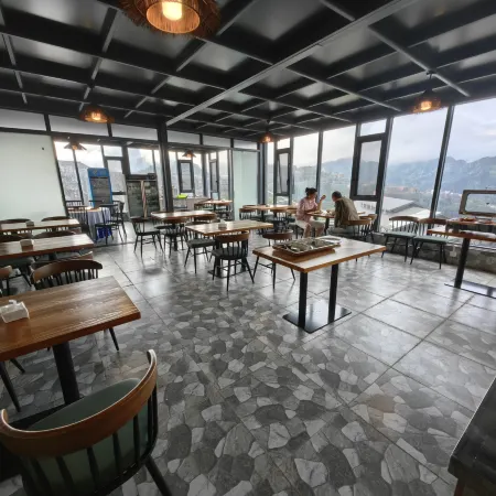 Xijiang Zhixi Hotel (Qianhu Miaozhai West Gate Tourist Service Center)