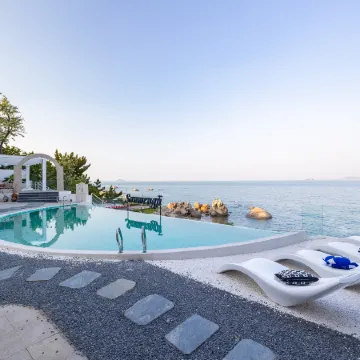 Sanmengji Seaview Pool Vacation Homestay (Laoshan Scenic Area Branch)