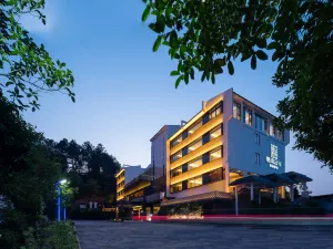 옌위•윈시 Riverside 강 전망 매이쉐 리조트 호텔(펑황고성 퉈장）
