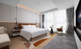 Gelin Luxury Enjoy Hotel (Panzhihua University Wanda Plaza)