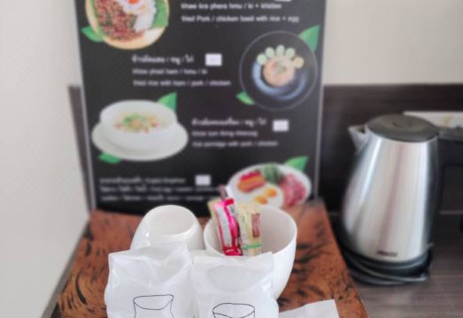 4. 콘캔 오키드 호..