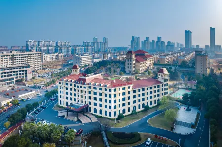 Yongxiu Hotel (County Government) Отели рядом с достопримечательностью «bai lian hu shi di gong yuan»