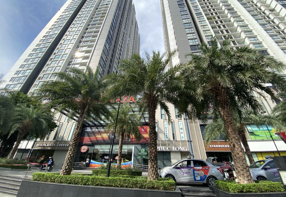 Vinhomes Skylake 아파트의 멋진 도시 전망이 보이는 발코니 사진입니다.