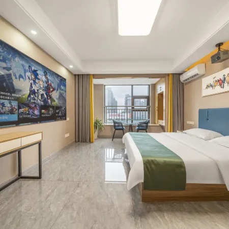 Fengwo Hotel (Xinyang High-speed Railway Station East Station)