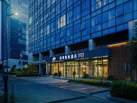 Homeinn Selected Hotel (Jinan Changqing University Town Chuangxin Valley Subway Station) Отели рядом с достопримечательностью «Qilu University of Technology (Daxue Road)»